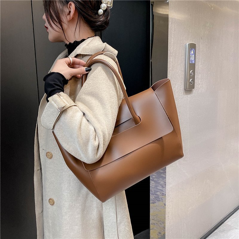 Nova Shoulder Bag