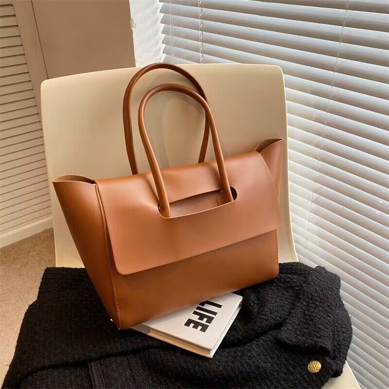 Nova Shoulder Bag