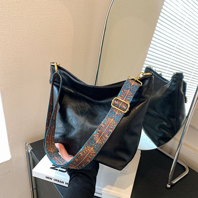 Thyra large leather HandBag