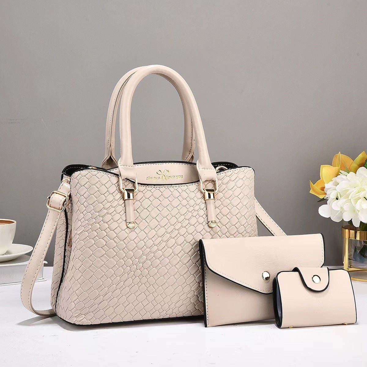 Always love you Shoulder Bag