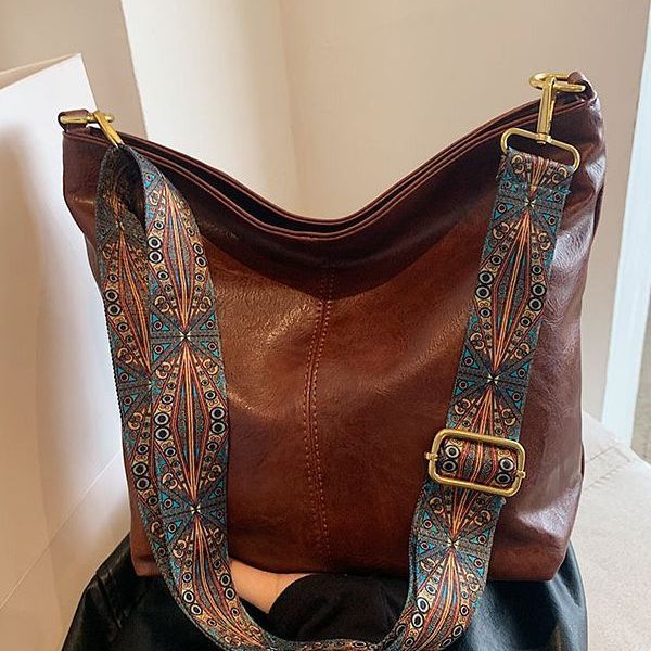 Thyra large leather HandBag