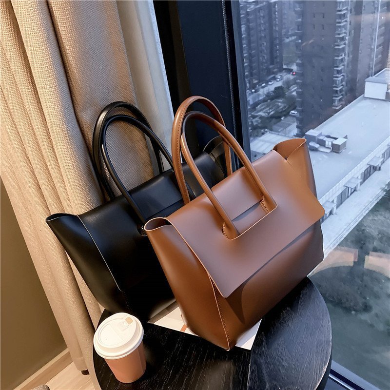Nova Shoulder Bag