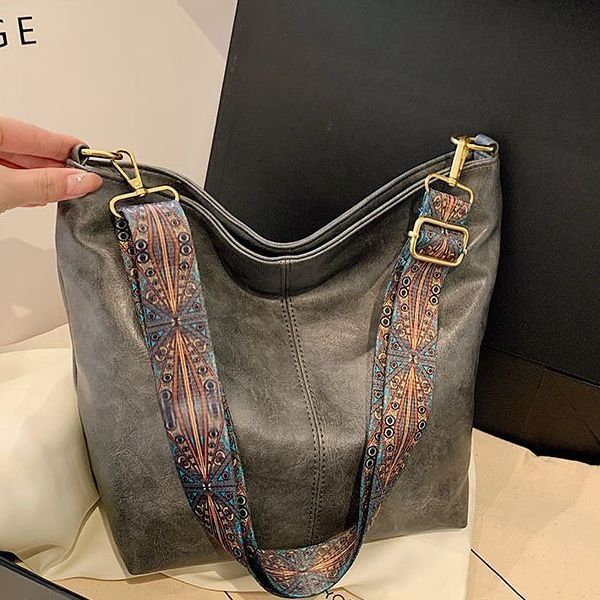 Thyra large leather HandBag